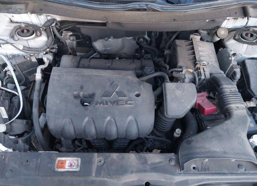 Photo 10 of 2015 Mitsubishi Outlander SE (VIN JA4AZ3A3XFZ009758)