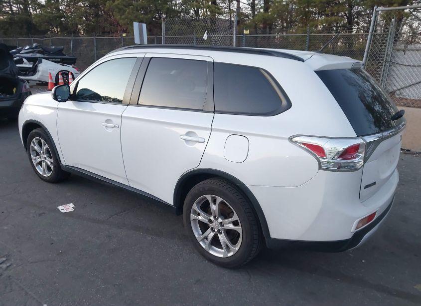 Photo 3 of 2015 Mitsubishi Outlander SE (VIN JA4AZ3A3XFZ009758)