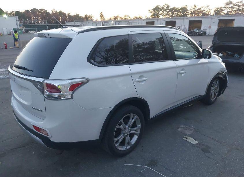 Photo 4 of 2015 Mitsubishi Outlander SE (VIN JA4AZ3A3XFZ009758)