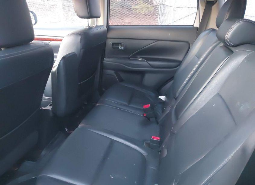 Photo 8 of 2015 Mitsubishi Outlander SE (VIN JA4AZ3A3XFZ009758)