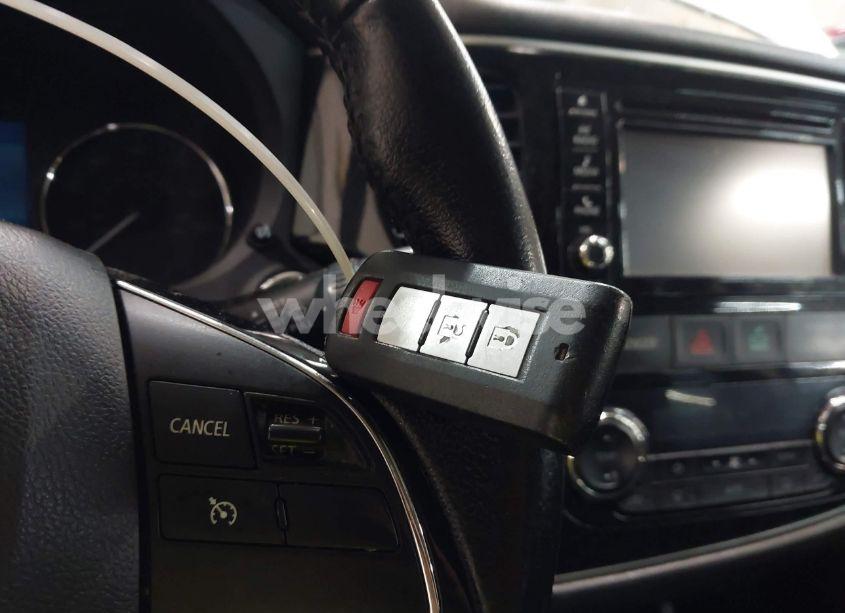 Photo 10 of 2016 Mitsubishi Outlander SE (VIN JA4AZ3A3XGZ013908)