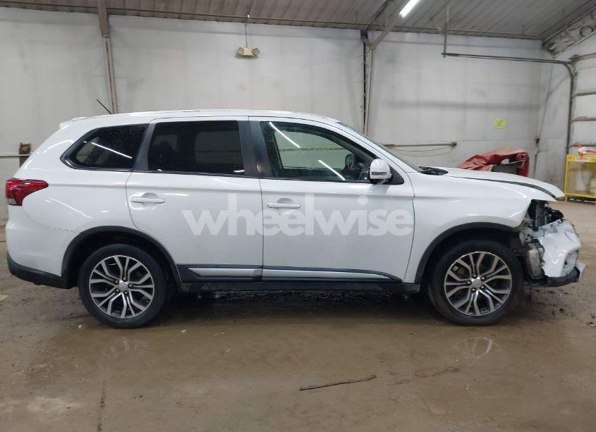 Photo 12 of 2016 Mitsubishi Outlander SE (VIN JA4AZ3A3XGZ013908)