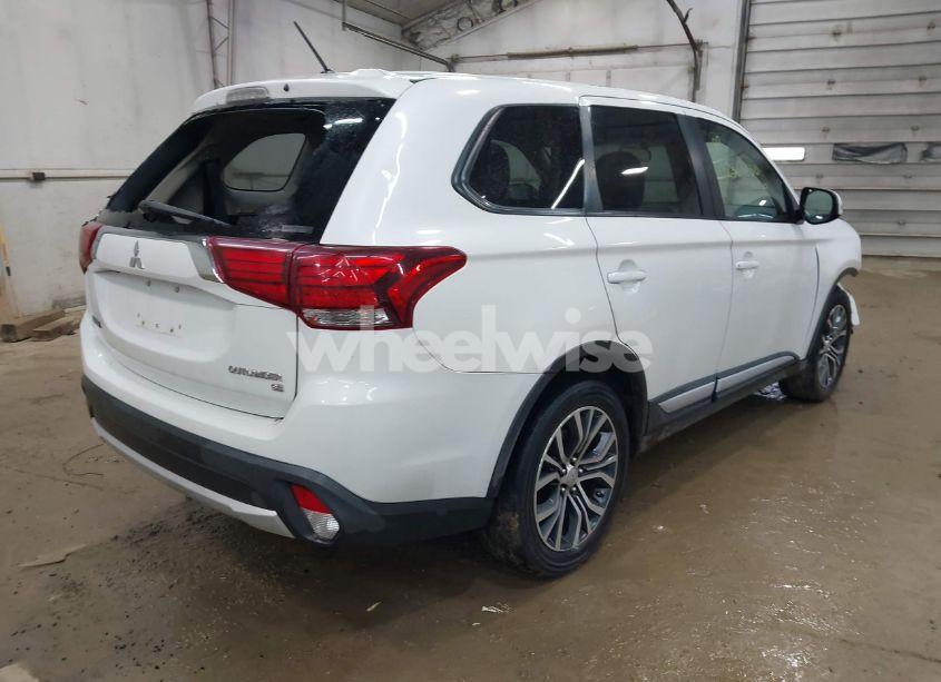 Photo 3 of 2016 Mitsubishi Outlander SE (VIN JA4AZ3A3XGZ013908)