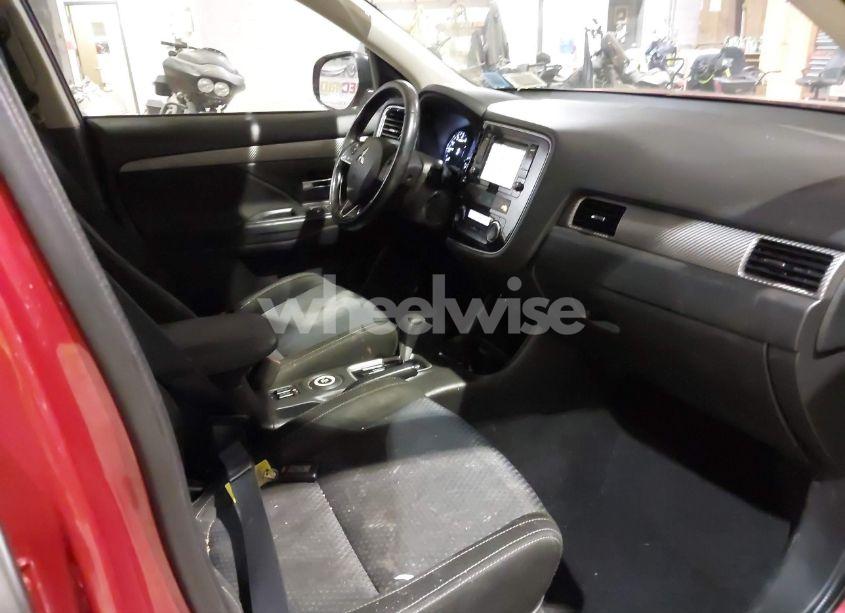 Photo 5 of 2016 Mitsubishi Outlander SE (VIN JA4AZ3A3XGZ021118)