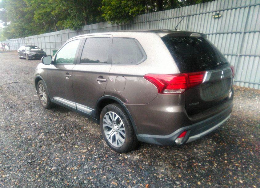 Photo 3 of 2016 Mitsubishi Outlander SE (VIN JA4AZ3A3XGZ064454)