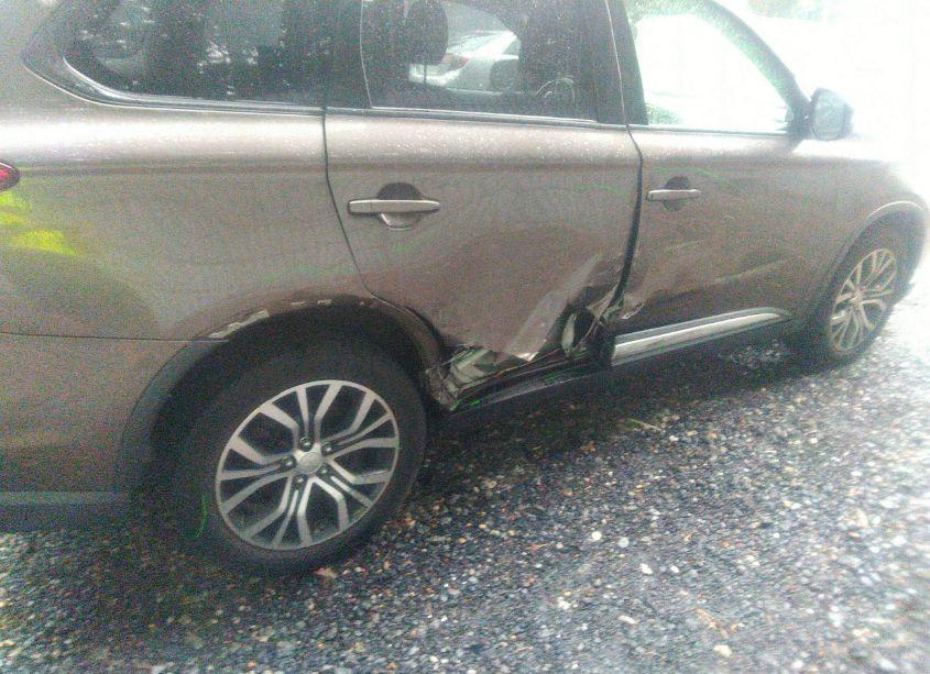 Photo 6 of 2016 Mitsubishi Outlander SE (VIN JA4AZ3A3XGZ064454)