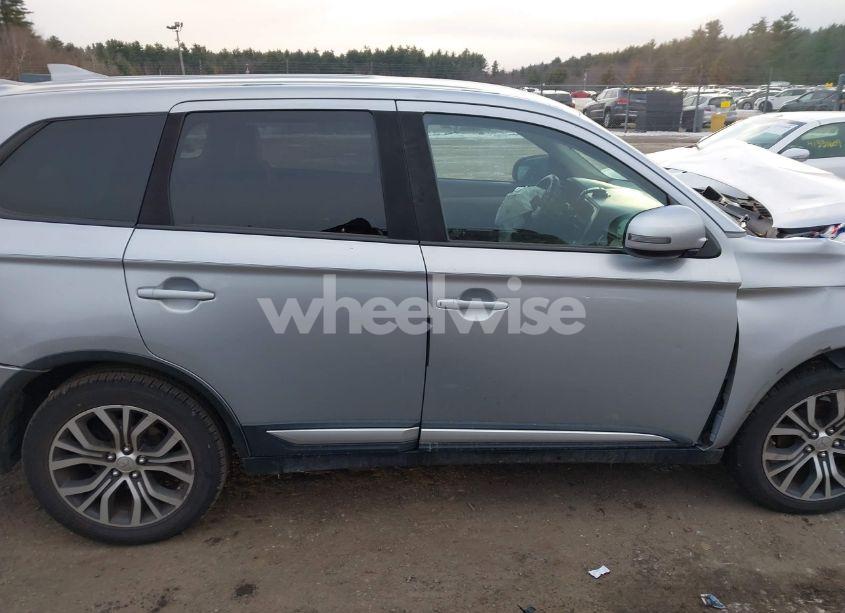 Photo 13 of 2017 Mitsubishi Outlander SE (VIN JA4AZ3A3XHZ021766)