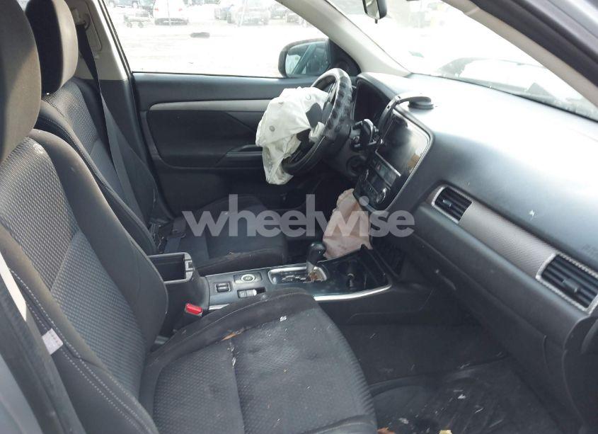 Photo 5 of 2017 Mitsubishi Outlander SE (VIN JA4AZ3A3XHZ021766)