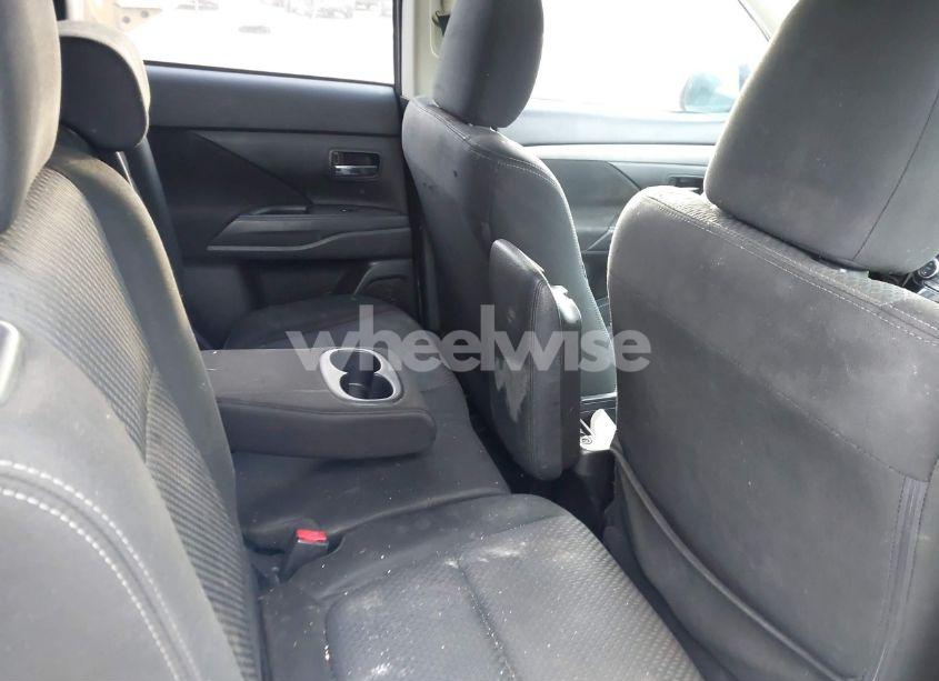 Photo 8 of 2017 Mitsubishi Outlander SE (VIN JA4AZ3A3XHZ021766)