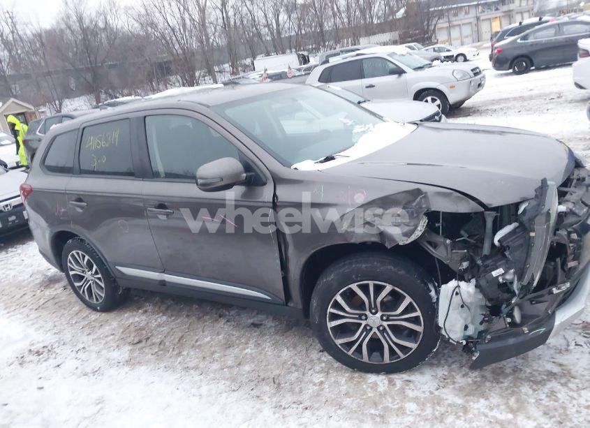 Photo 13 of 2017 Mitsubishi Outlander SE/SEL (VIN JA4AZ3A3XHZ035148)