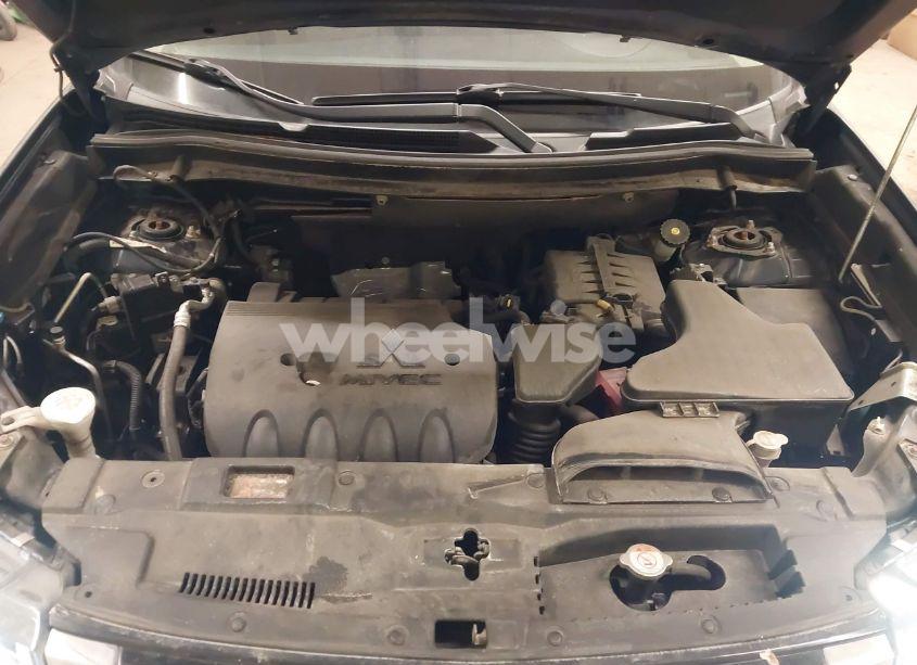 Photo 10 of 2018 Mitsubishi Outlander SE (VIN JA4AZ3A3XJJ006138)