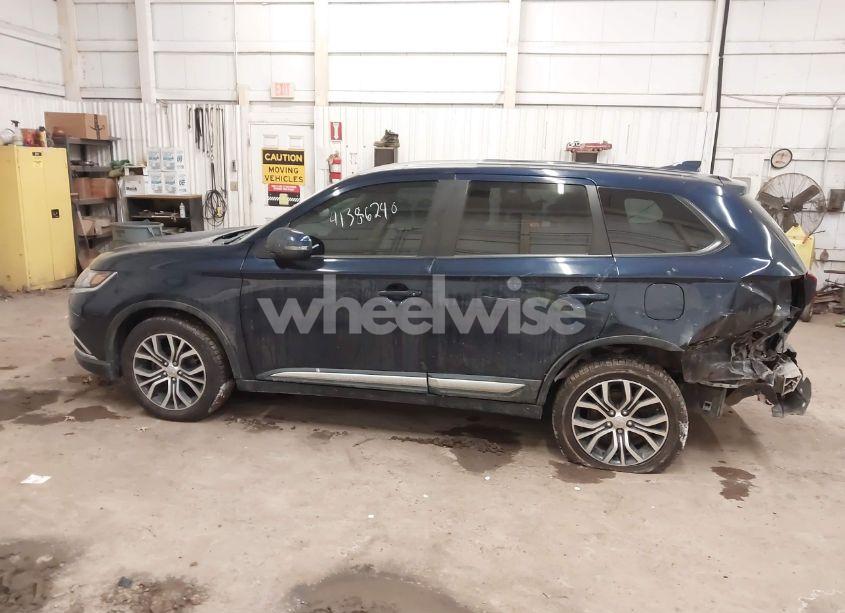 Photo 15 of 2018 Mitsubishi Outlander SE (VIN JA4AZ3A3XJJ006138)