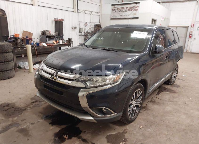 Photo 2 of 2018 Mitsubishi Outlander SE (VIN JA4AZ3A3XJJ006138)
