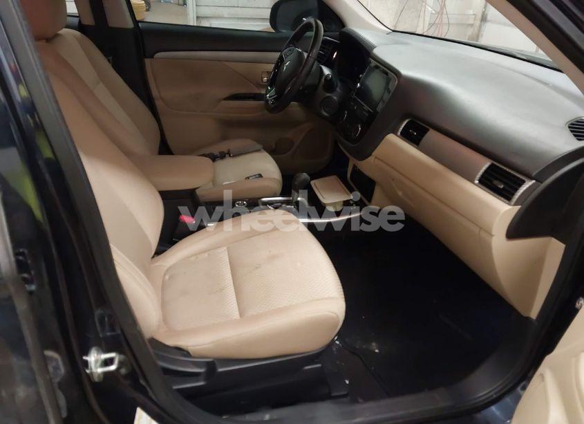 Photo 5 of 2018 Mitsubishi Outlander SE (VIN JA4AZ3A3XJJ006138)