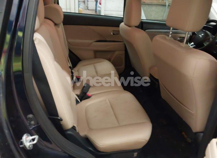 Photo 8 of 2018 Mitsubishi Outlander SE (VIN JA4AZ3A3XJJ006138)