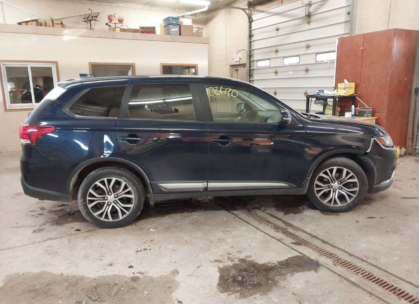 Photo 14 of 2018 Mitsubishi Outlander SE (VIN JA4AZ3A3XJZ004360)