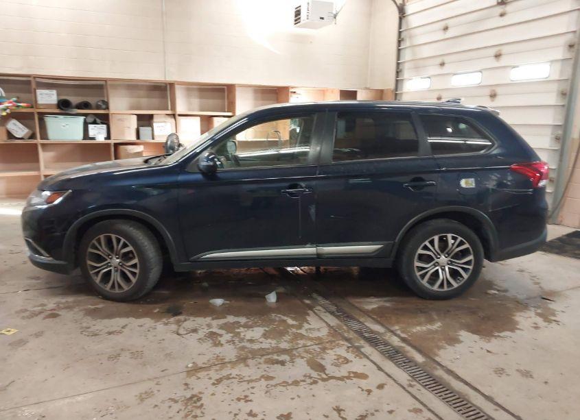 Photo 15 of 2018 Mitsubishi Outlander SE (VIN JA4AZ3A3XJZ004360)