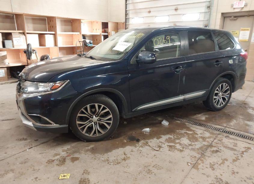 Photo 2 of 2018 Mitsubishi Outlander SE (VIN JA4AZ3A3XJZ004360)