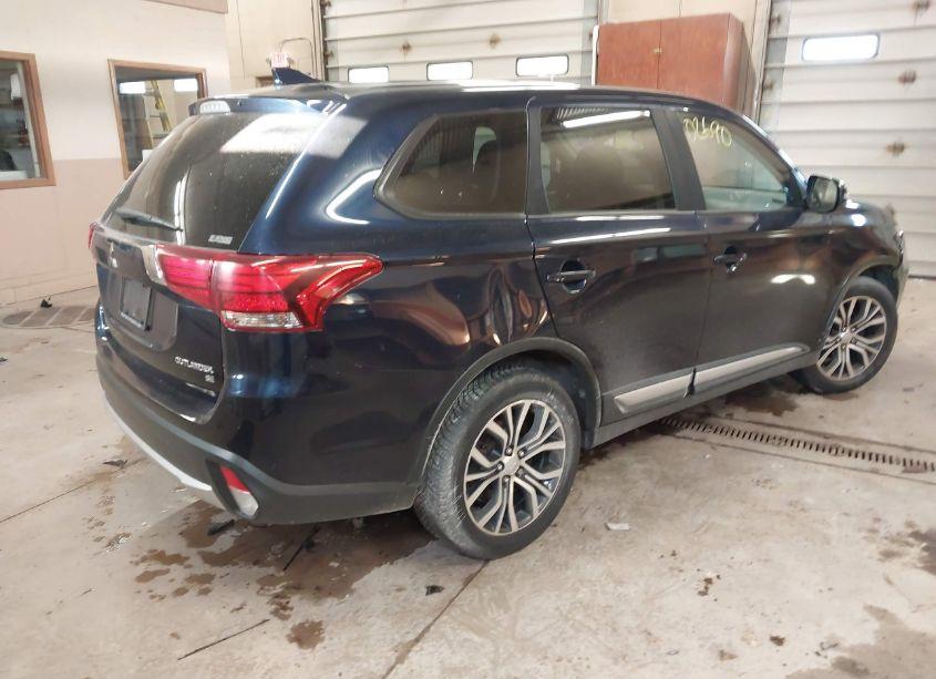 Photo 4 of 2018 Mitsubishi Outlander SE (VIN JA4AZ3A3XJZ004360)
