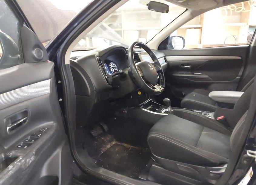 Photo 5 of 2018 Mitsubishi Outlander SE (VIN JA4AZ3A3XJZ004360)