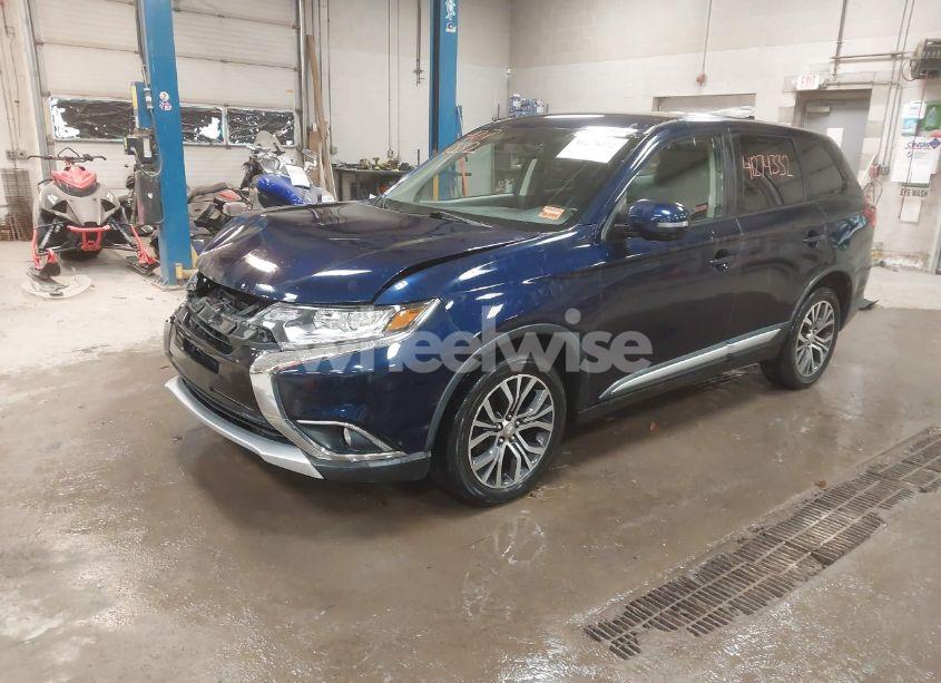Photo 2 of 2018 Mitsubishi Outlander SE (VIN JA4AZ3A3XJZ011714)