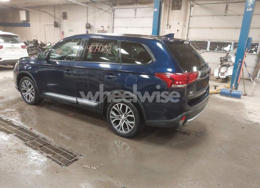 Photo 3 of 2018 Mitsubishi Outlander SE (VIN JA4AZ3A3XJZ011714)