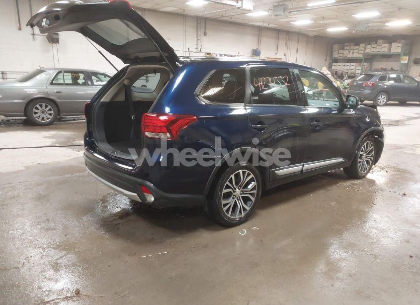 Photo 4 of 2018 Mitsubishi Outlander SE (VIN JA4AZ3A3XJZ011714)