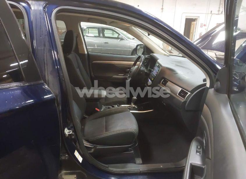 Photo 5 of 2018 Mitsubishi Outlander SE (VIN JA4AZ3A3XJZ011714)