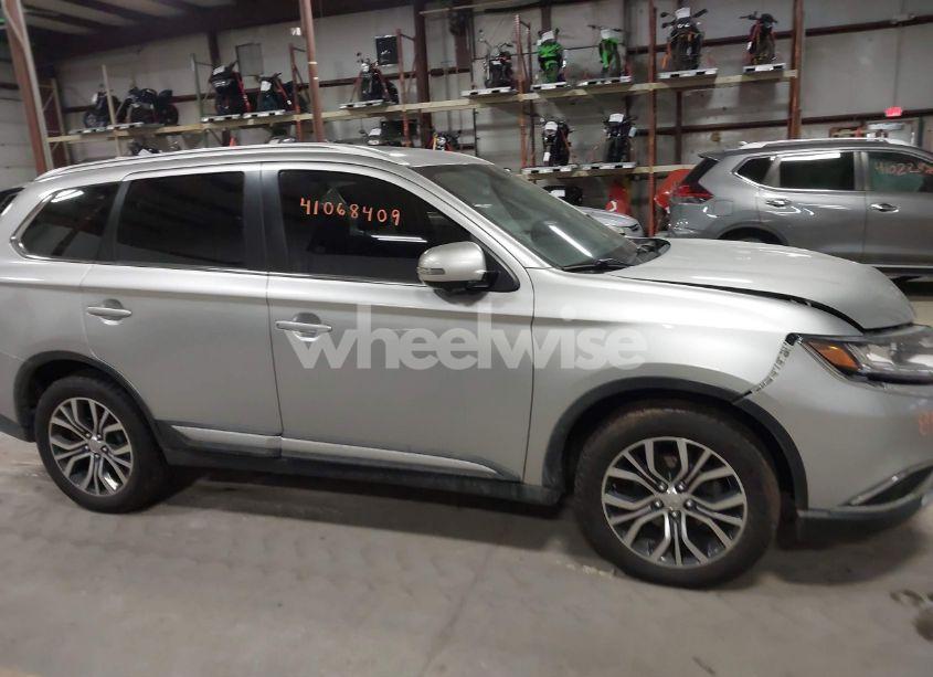 Photo 12 of 2018 Mitsubishi Outlander SEL (VIN JA4AZ3A3XJZ013513)