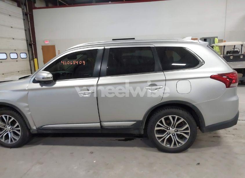 Photo 13 of 2018 Mitsubishi Outlander SEL (VIN JA4AZ3A3XJZ013513)