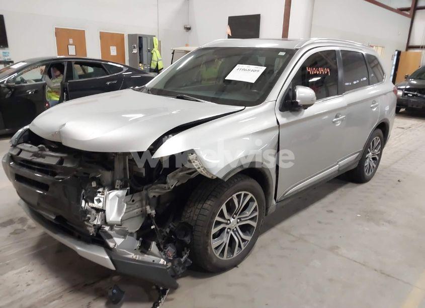 Photo 2 of 2018 Mitsubishi Outlander SEL (VIN JA4AZ3A3XJZ013513)