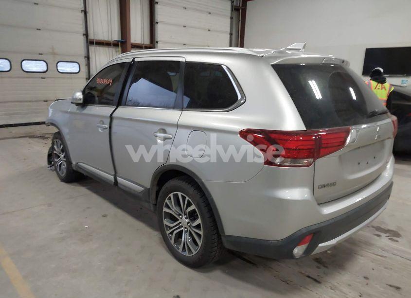 Photo 3 of 2018 Mitsubishi Outlander SEL (VIN JA4AZ3A3XJZ013513)