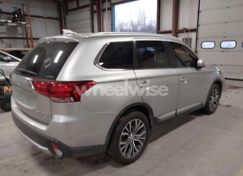 Photo 4 of 2018 Mitsubishi Outlander SEL (VIN JA4AZ3A3XJZ013513)