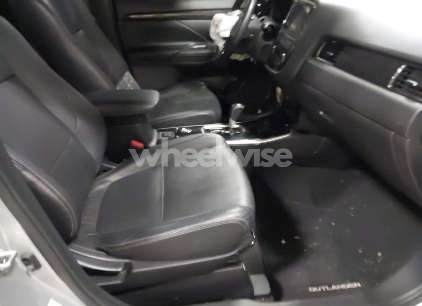 Photo 5 of 2018 Mitsubishi Outlander SEL (VIN JA4AZ3A3XJZ013513)