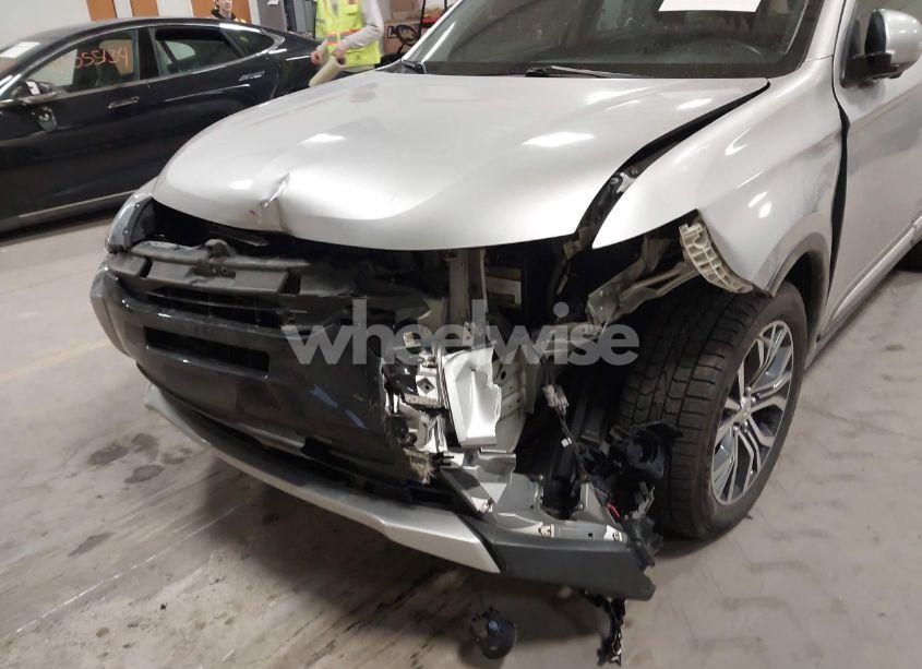 Photo 6 of 2018 Mitsubishi Outlander SEL (VIN JA4AZ3A3XJZ013513)