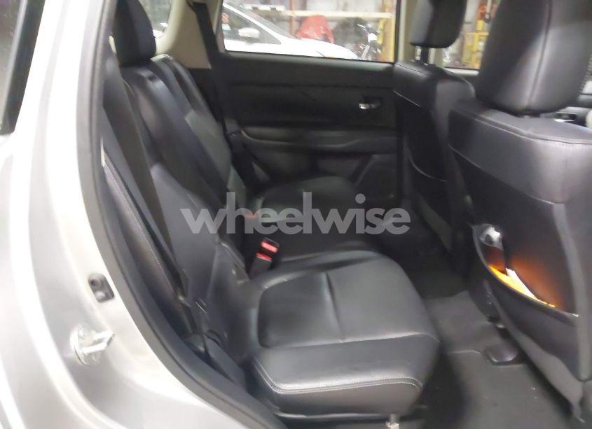 Photo 8 of 2018 Mitsubishi Outlander SEL (VIN JA4AZ3A3XJZ013513)