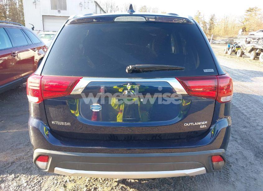 Photo 16 of 2018 Mitsubishi Outlander SEL (VIN JA4AZ3A3XJZ020980)