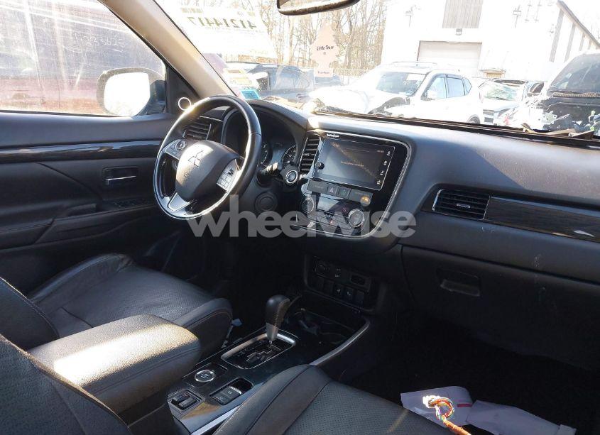 Photo 5 of 2018 Mitsubishi Outlander SEL (VIN JA4AZ3A3XJZ020980)