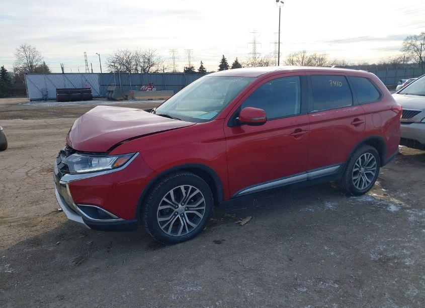 Photo 2 of 2018 Mitsubishi Outlander SE (VIN JA4AZ3A3XJZ038668)