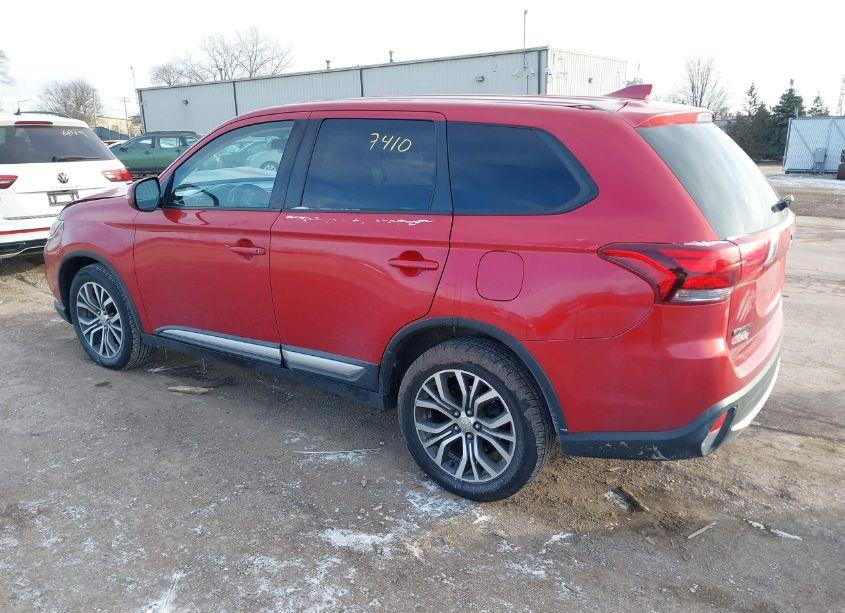 Photo 3 of 2018 Mitsubishi Outlander SE (VIN JA4AZ3A3XJZ038668)