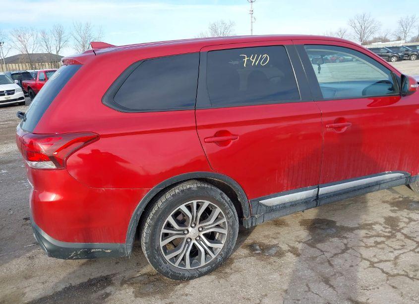 Photo 4 of 2018 Mitsubishi Outlander SE (VIN JA4AZ3A3XJZ038668)