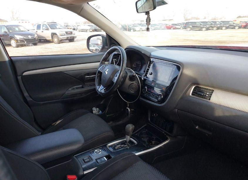 Photo 5 of 2018 Mitsubishi Outlander SE (VIN JA4AZ3A3XJZ038668)