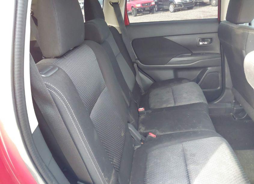 Photo 8 of 2018 Mitsubishi Outlander SE (VIN JA4AZ3A3XJZ038668)