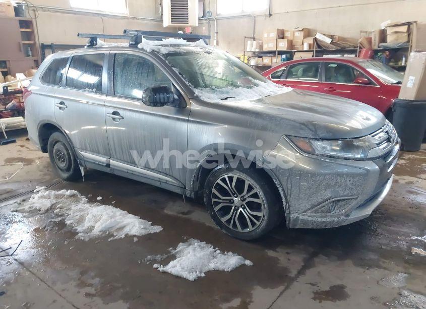 2018 Mitsubishi Outlander ES (VIN JA4AZ3A3XJZ062338) main photo