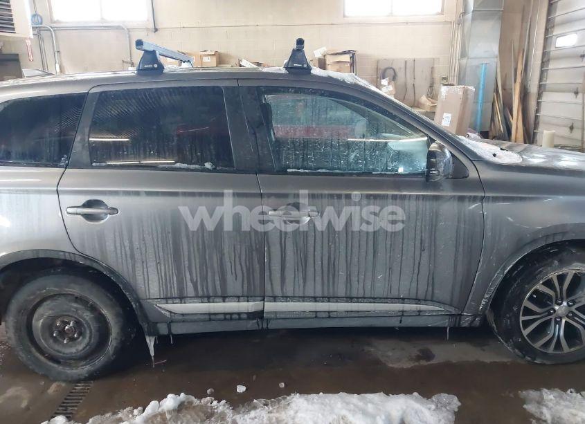 Photo 13 of 2018 Mitsubishi Outlander ES (VIN JA4AZ3A3XJZ062338)