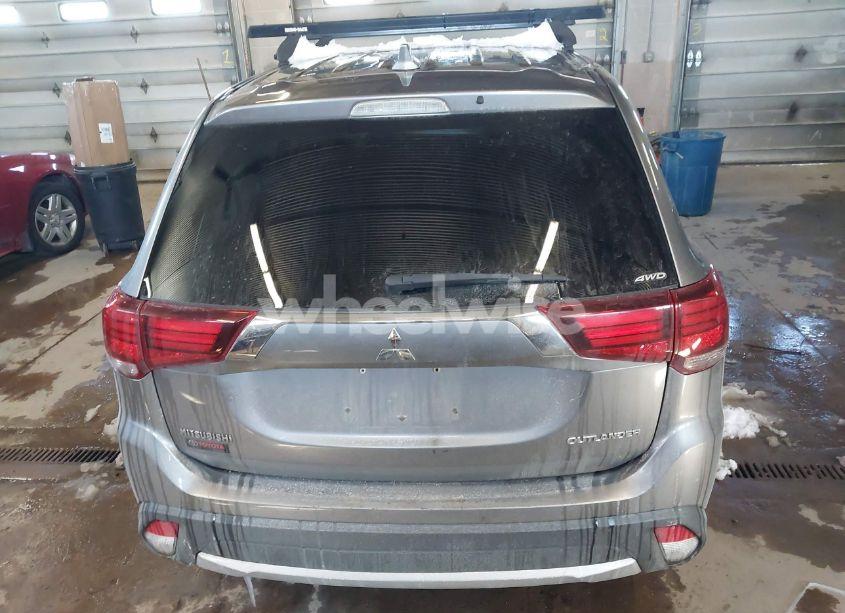 Photo 16 of 2018 Mitsubishi Outlander ES (VIN JA4AZ3A3XJZ062338)