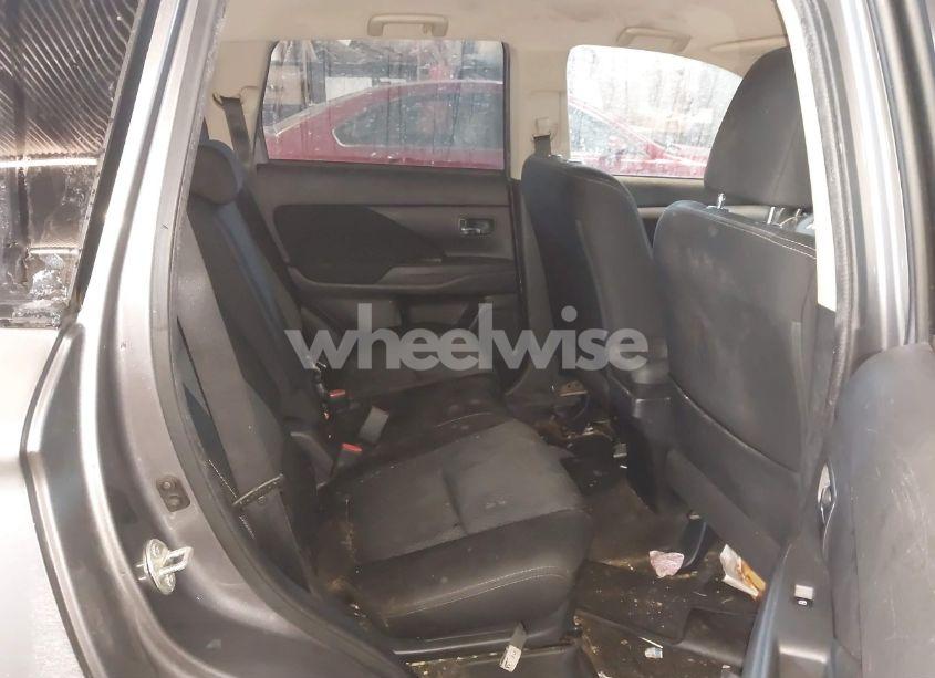 Photo 8 of 2018 Mitsubishi Outlander ES (VIN JA4AZ3A3XJZ062338)