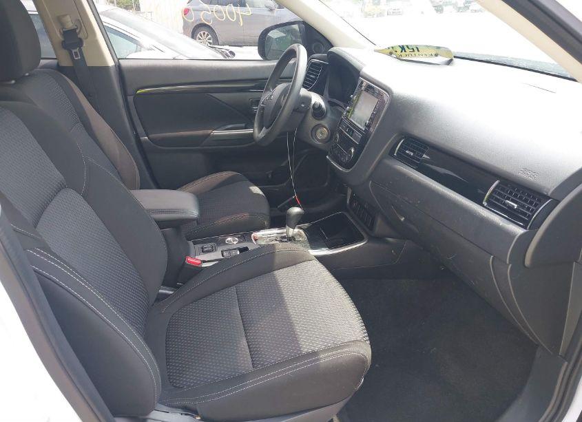 Photo 5 of 2019 Mitsubishi Outlander ES (VIN JA4AZ3A3XKZ005817)