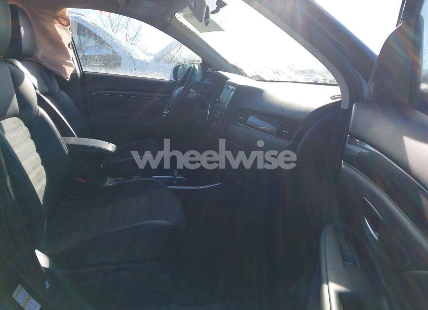 Photo 5 of 2019 Mitsubishi Outlander SE (VIN JA4AZ3A3XKZ029213)