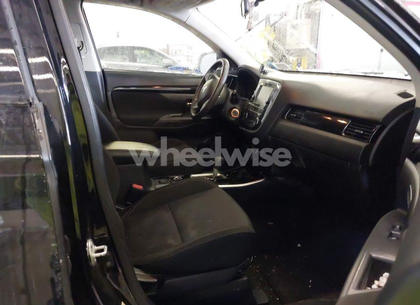 Photo 5 of 2019 Mitsubishi Outlander ES (VIN JA4AZ3A3XKZ033553)